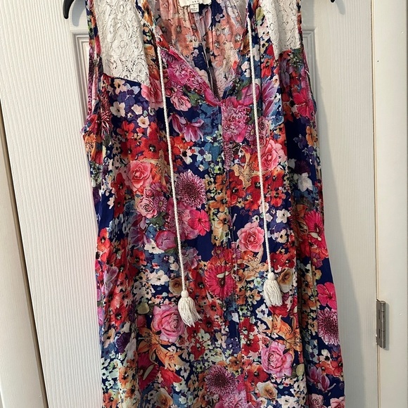 Umgee Dresses & Skirts - Floral Sleeveless Dress with Lace Detail